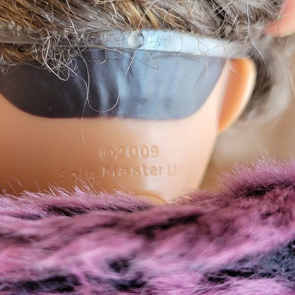 2009 Spin Master Liv Doll with wig, clothes, boots and purse - Picture 9 of 16